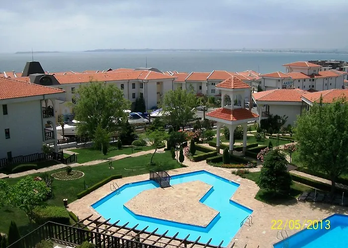 In Kambani 1 Apartcomplex 公寓